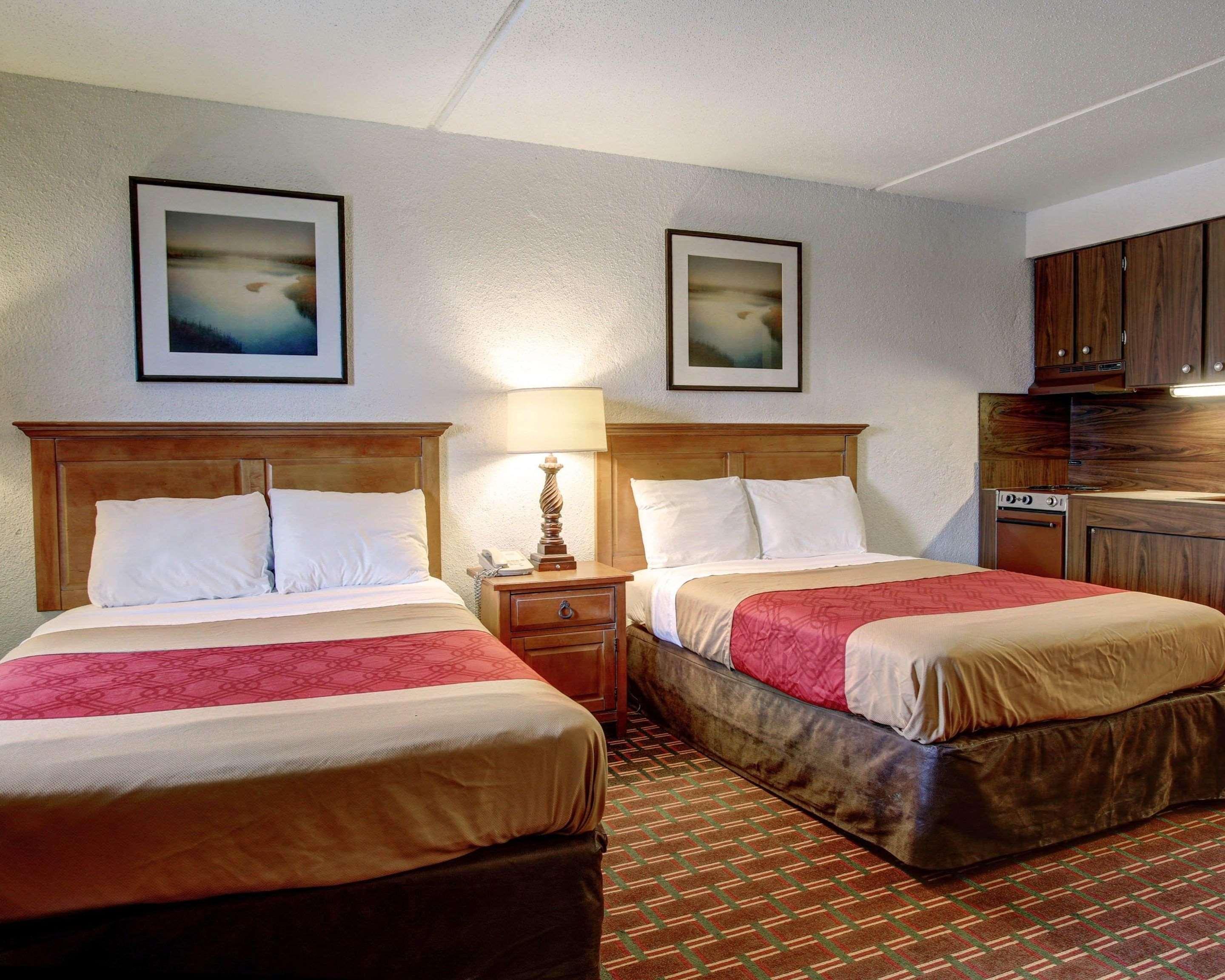 EFFICIENCY, 2 DOUBLE BEDS