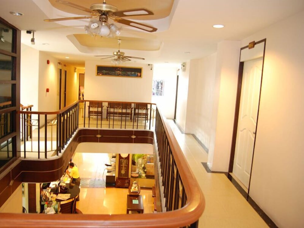 RAMBUTTRI HOUSE 6/15