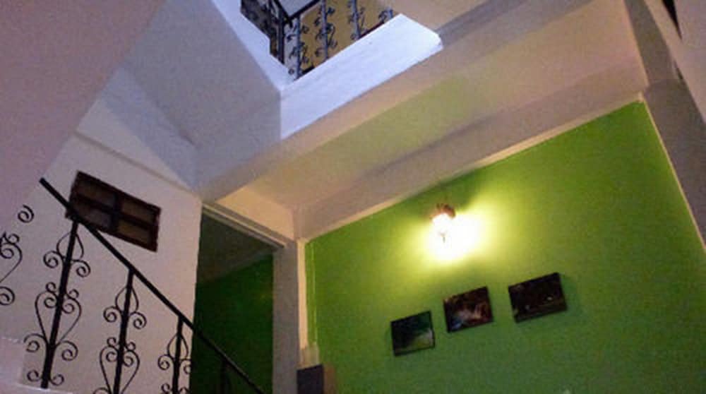 iHouse hotel 23/36