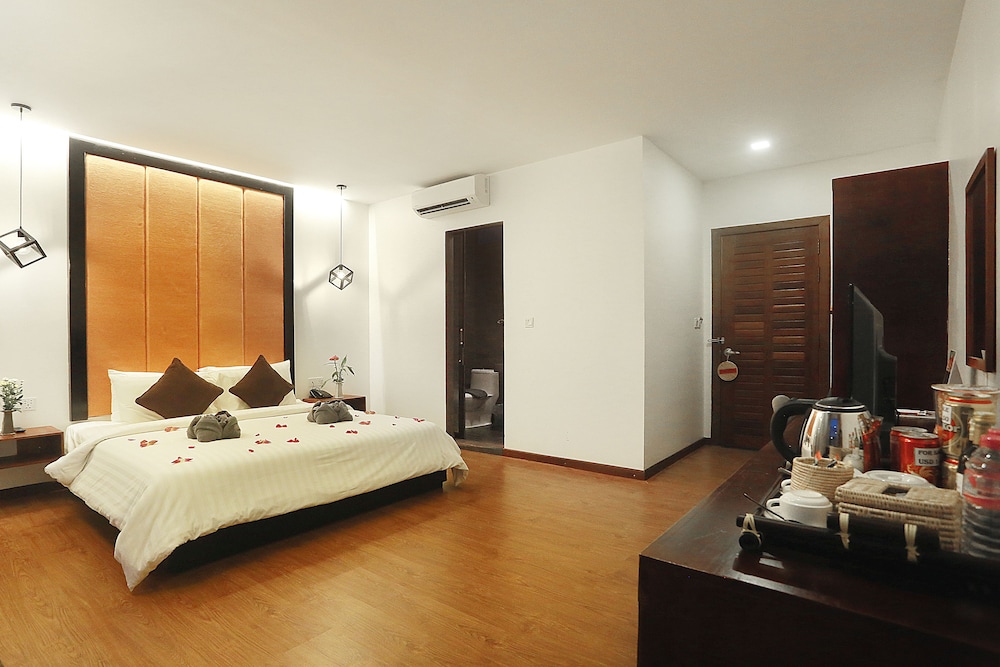 Central Corner D Angkor 15/75