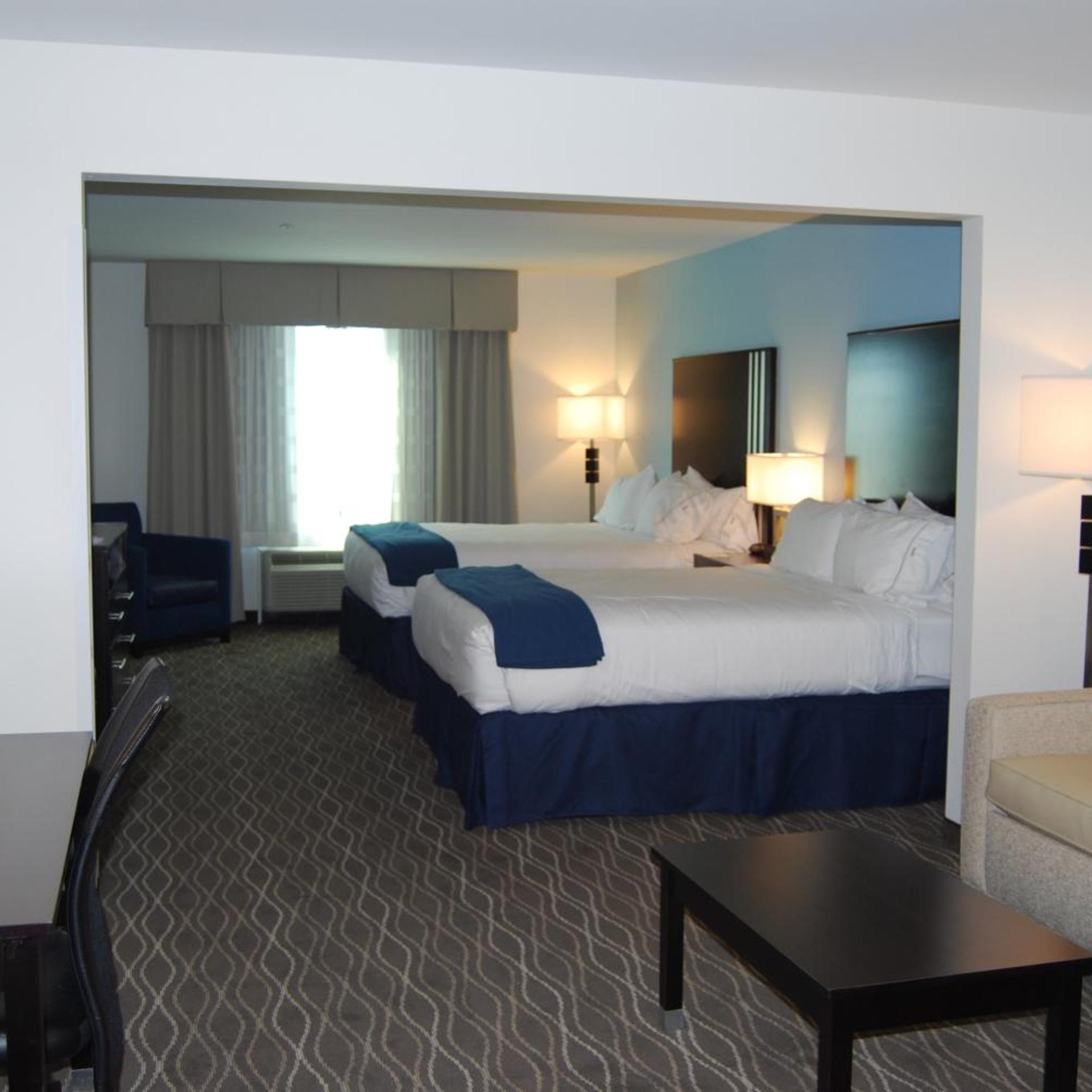 Suite, 2 Queen Beds, Sofa