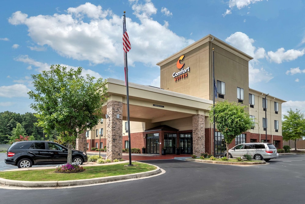 Comfort Suites Pell City near Logan Martin Lake 6/39
