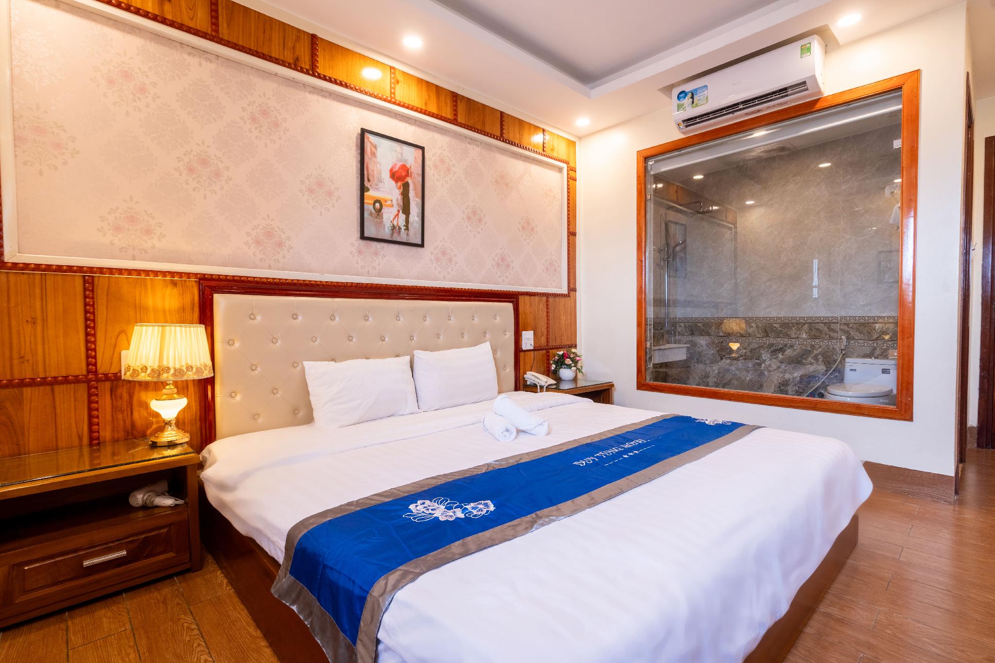 Deluxe, Queen Bed