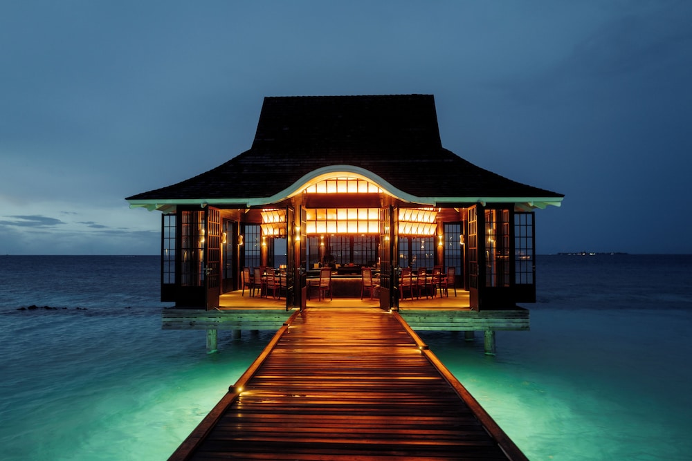 Nova Maldives 7/78