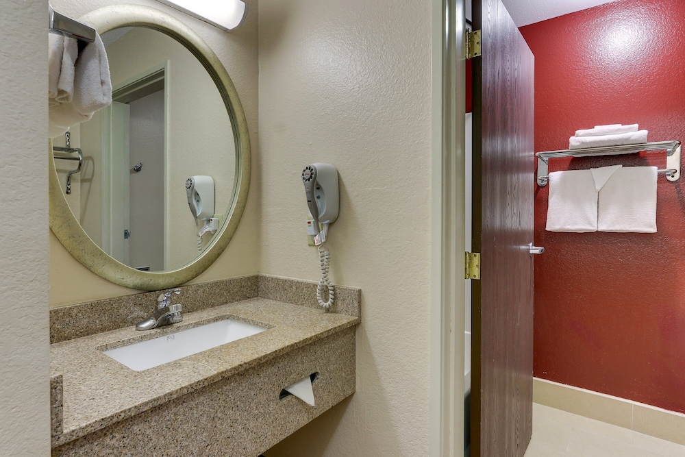 Red Roof Inn Springfield, OH 24/45