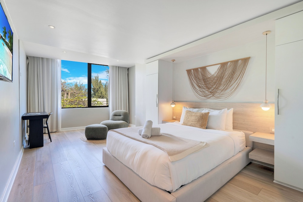 DELUXE, QUEEN BED, PARK VIEW