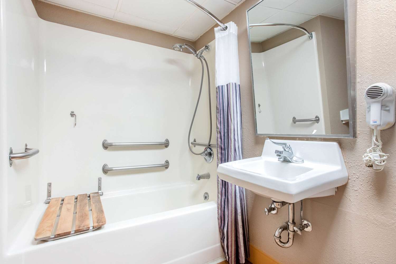 La Quinta Inn & Suites by Wyndham Indianapolis South 45/46