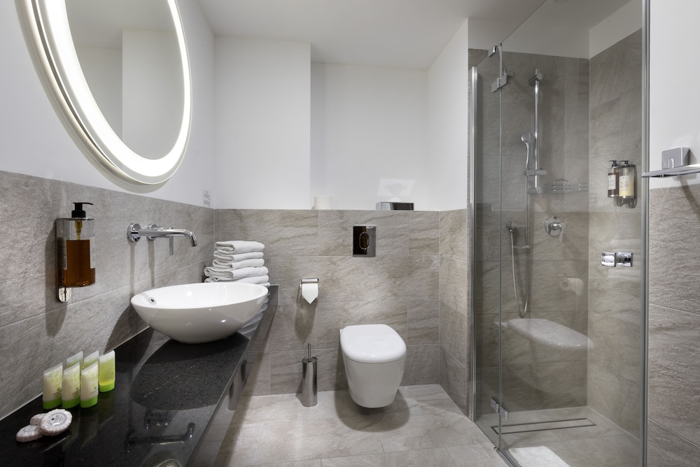 Plus, Deluxe, 1 King and 1 Single Beds, Sofa، Hotel Sadova 3/3