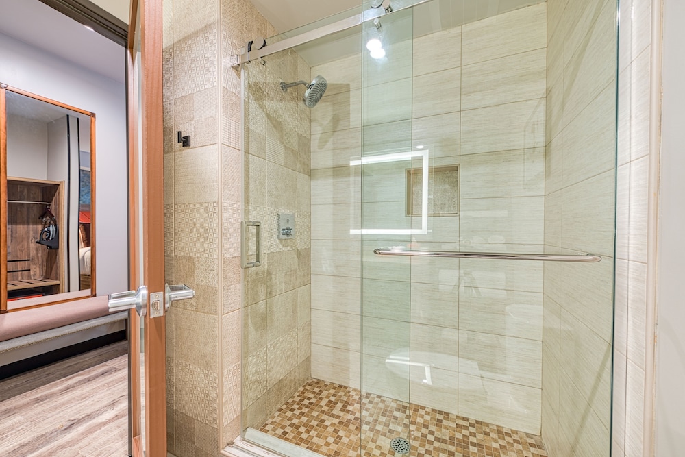 Hotel Lexen - Newhall 44/48