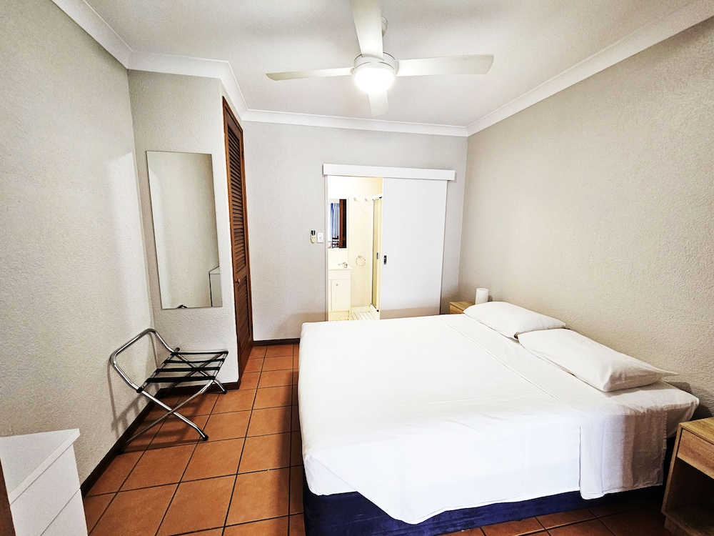 1 BEDROOM, APARTMENT, KITCHEN