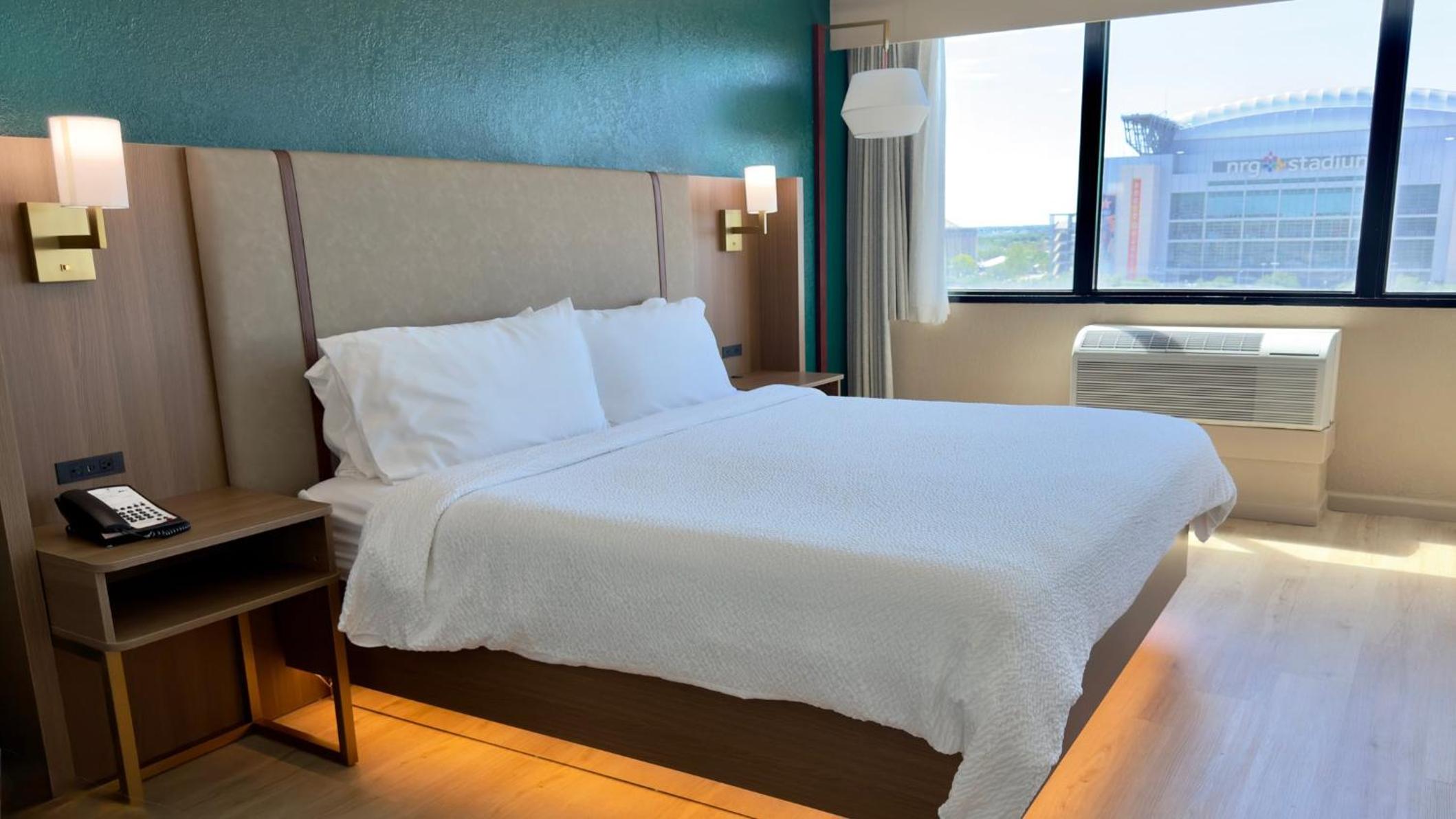 Premium, King Bed, Stadium View, High Floor