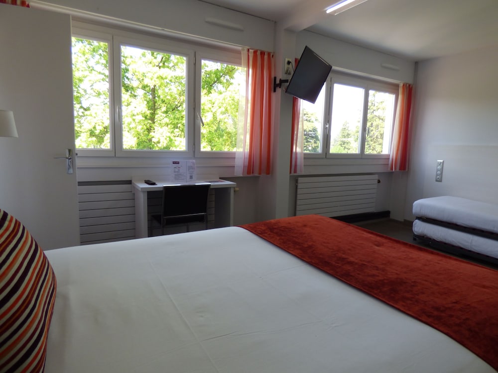 غرفة ثلاثية، Escatel Hotel 2/8