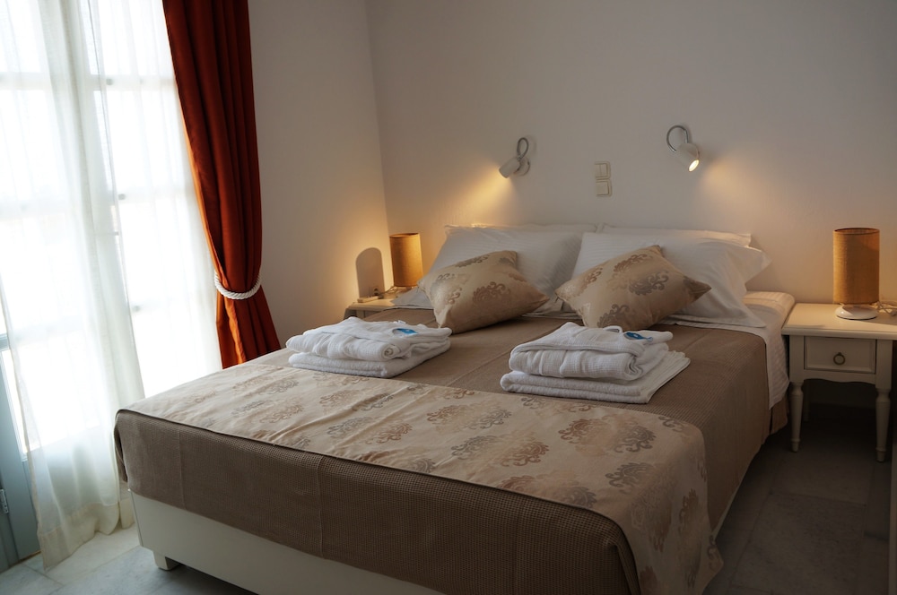 Sun and Moon Villas and Suites 22/72
