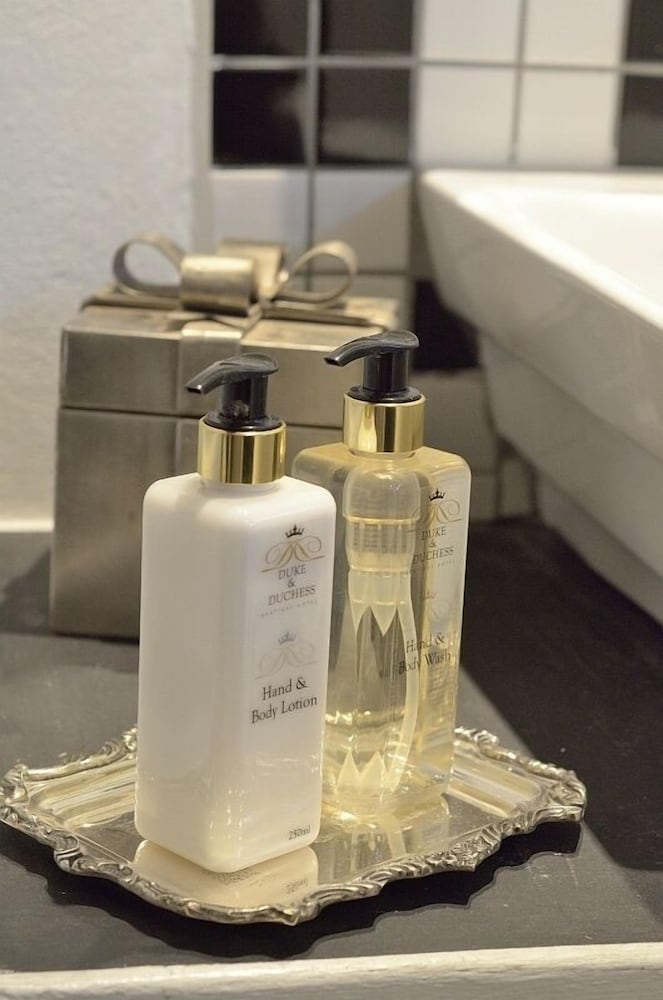 Duke And Duchess Boutique Hotel 10/27