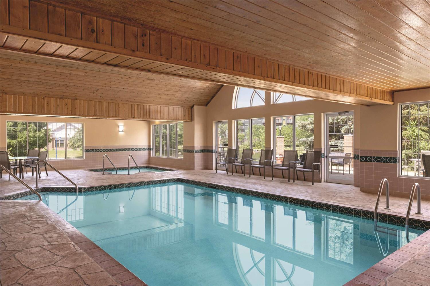 Country Inn & Suites by Radisson, Monona - Madison East 3/13