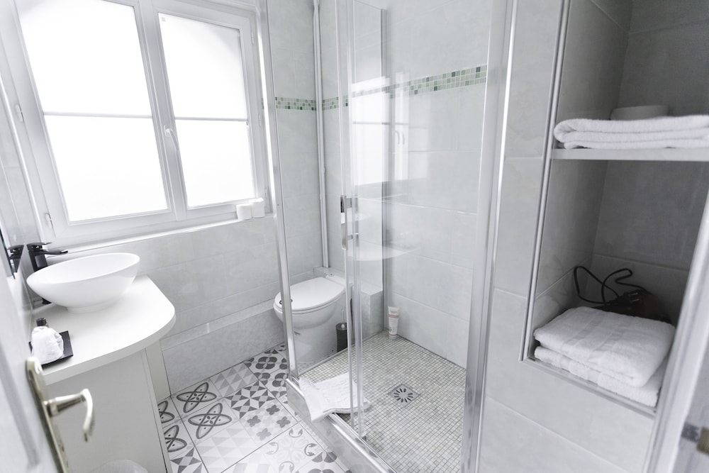 Hotel Le Saint Louis 44/50