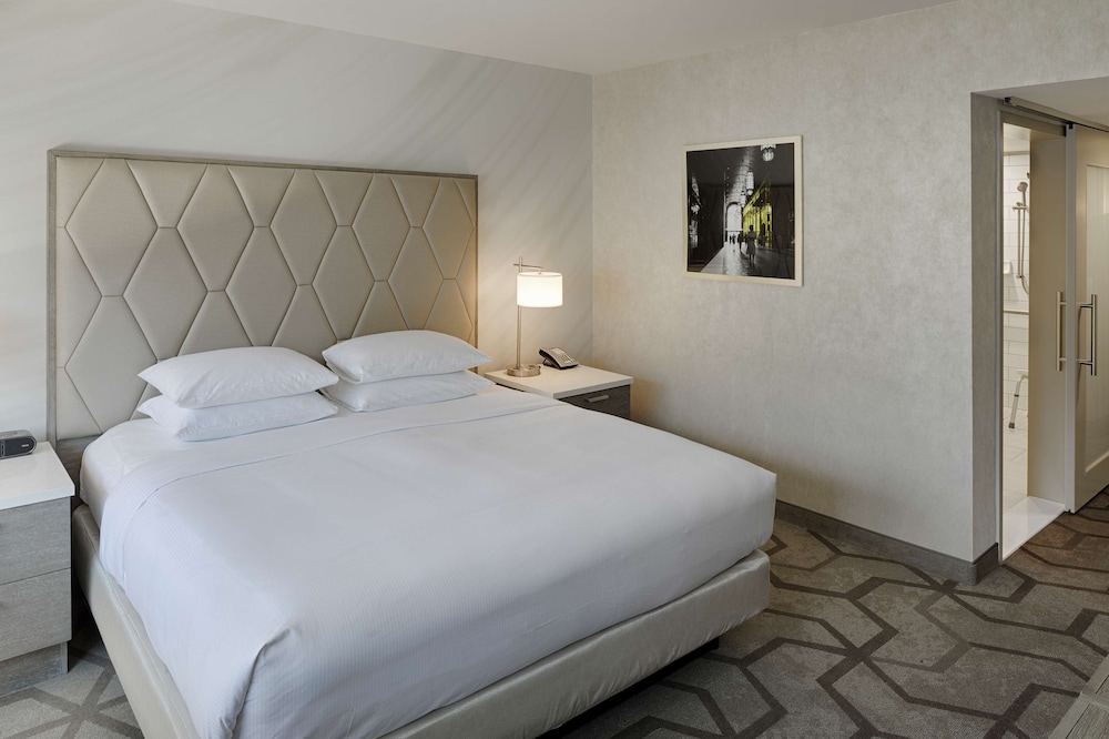 The Kingsley Bloomfield Hills - a DoubleTree by Hilton 12/62