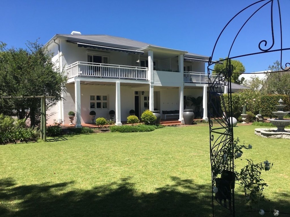 No. 10 Caledon Street Guest House 64/76