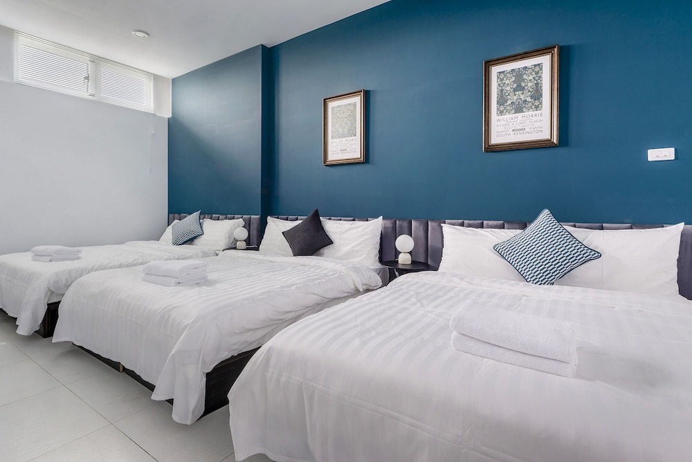Family, 3 Double Beds, No Window