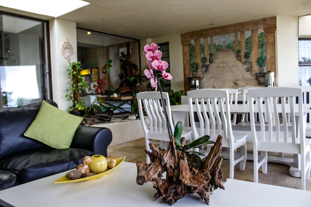 La Dolce Vita Guest House 30/50