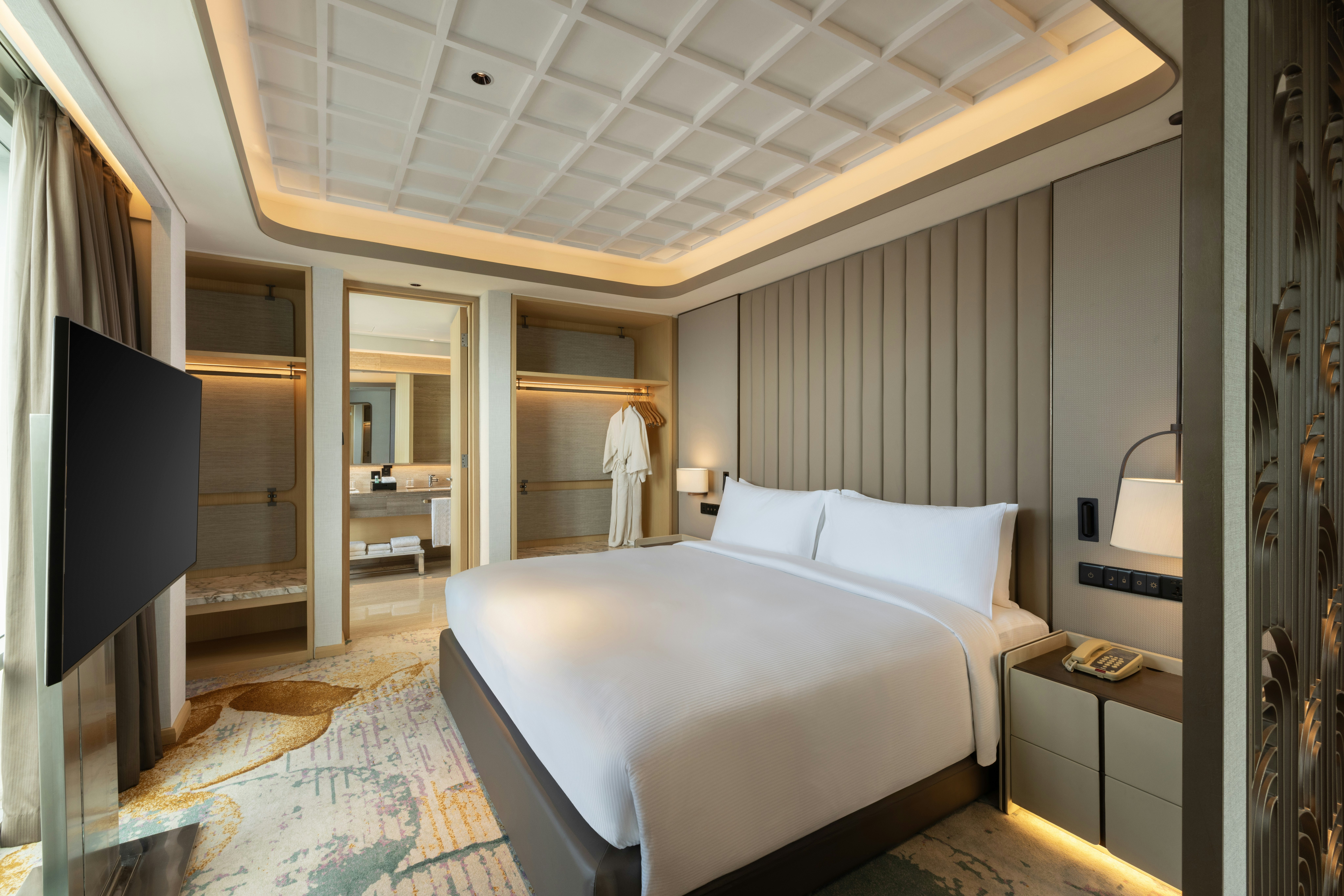 Premium, Suite, King Bed, Balcony