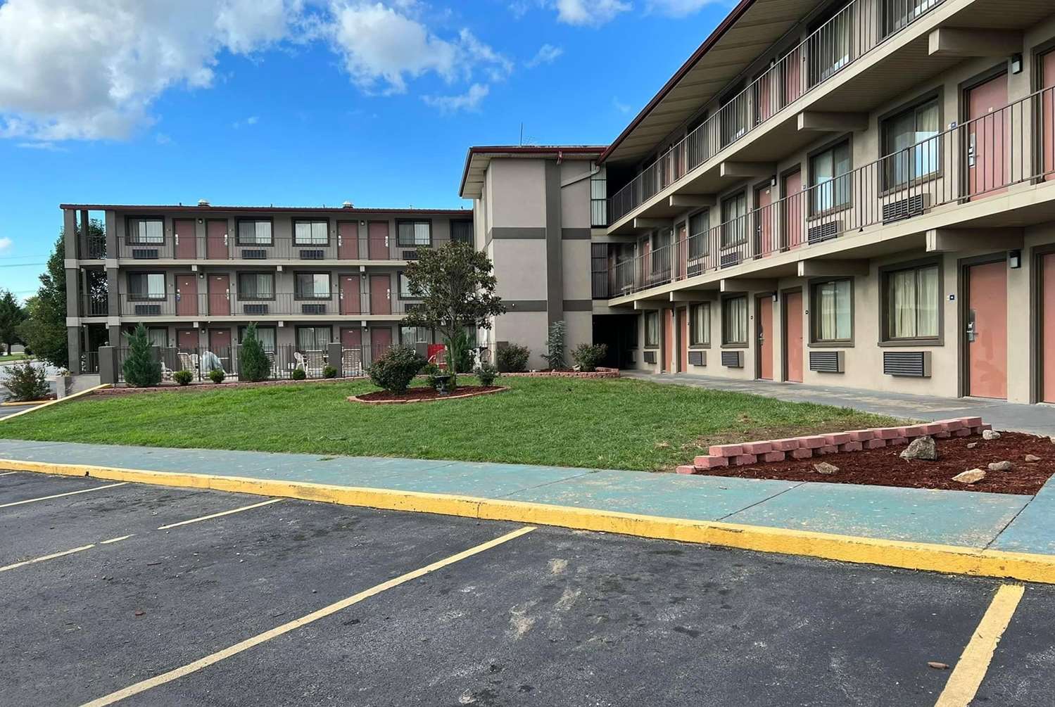 Economy Suites Springfield - I-44 35/43
