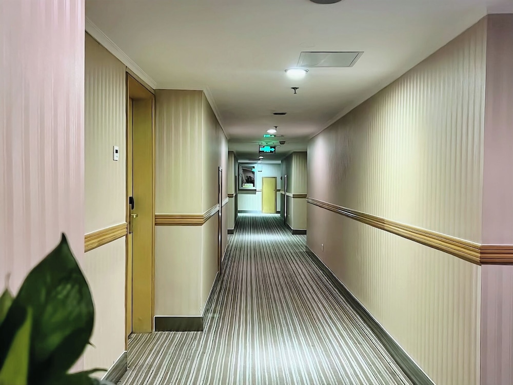 Milky Way Hotel Chongqing 32/56