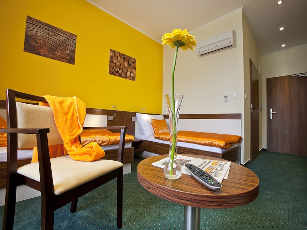 Viktor Hotel 36/55