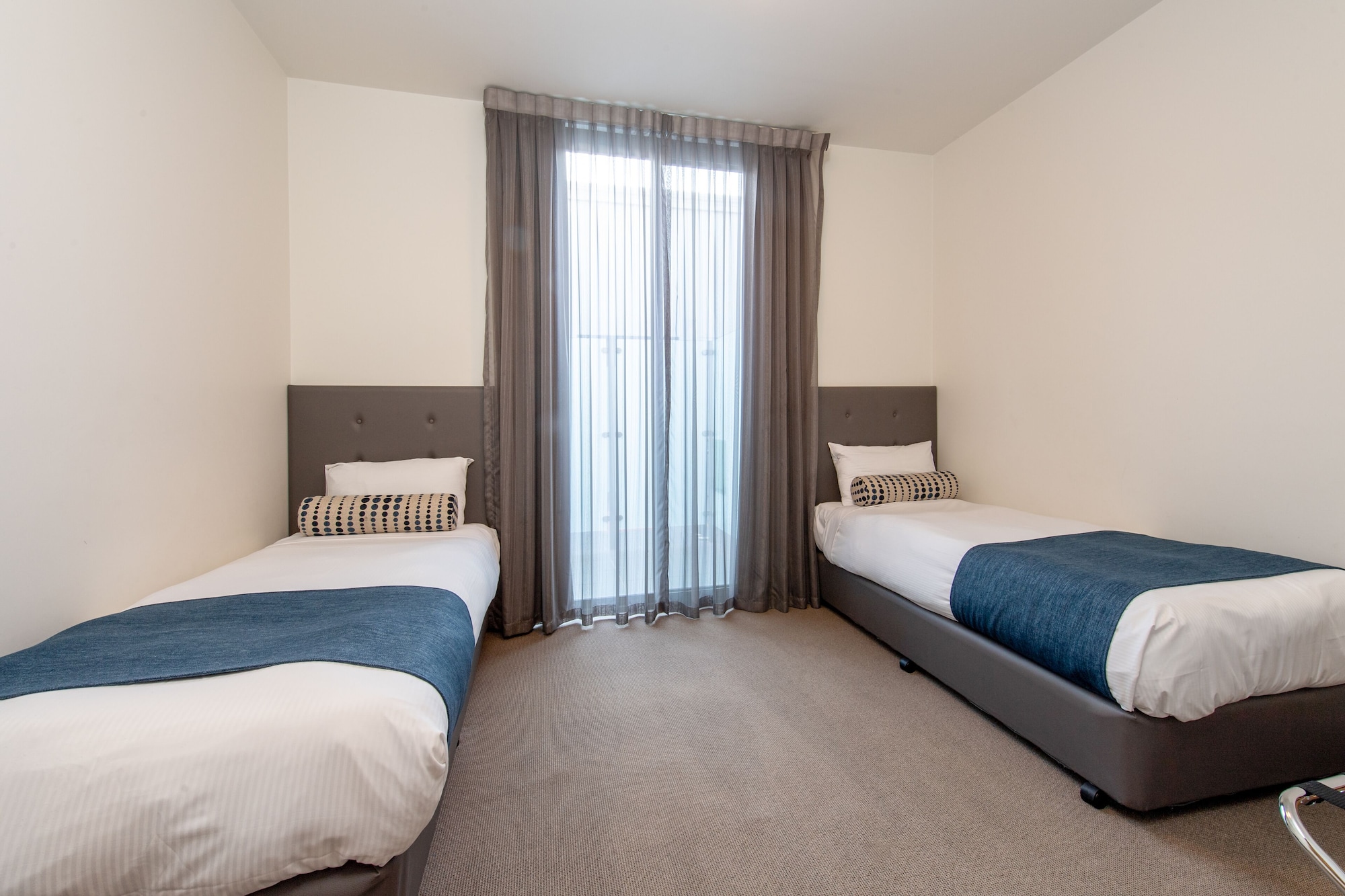 2 BEDROOMS, SUITE, STAIR ACCESS ONLY
