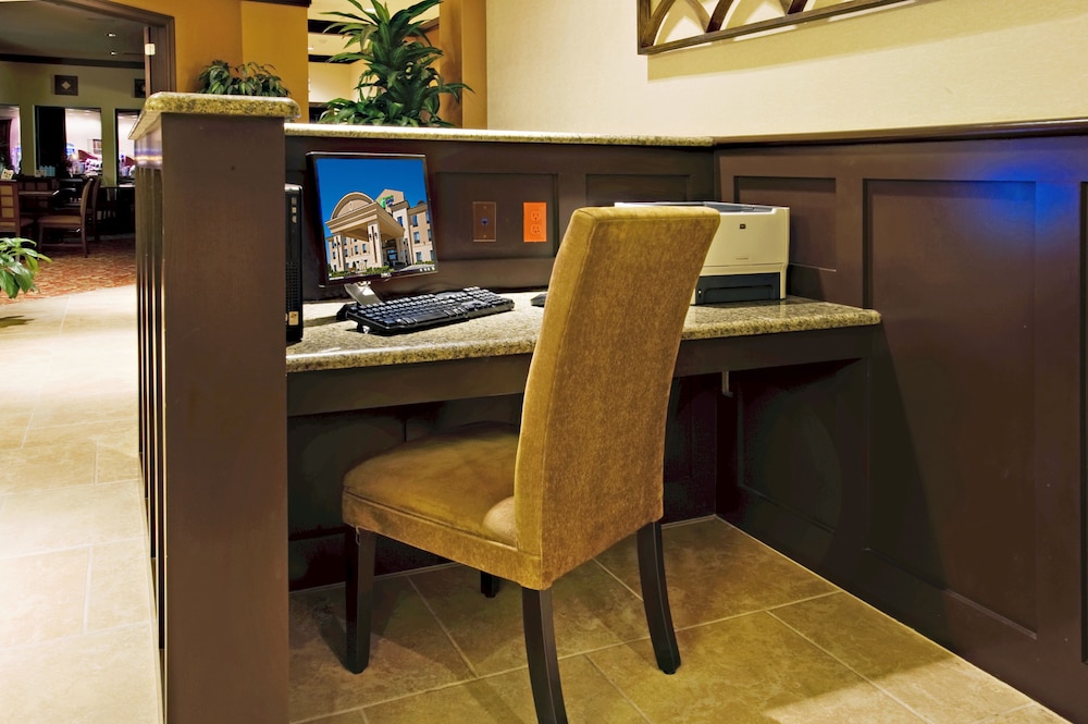 Holiday Inn Express Hotel & Suites Wichita Falls 45/52