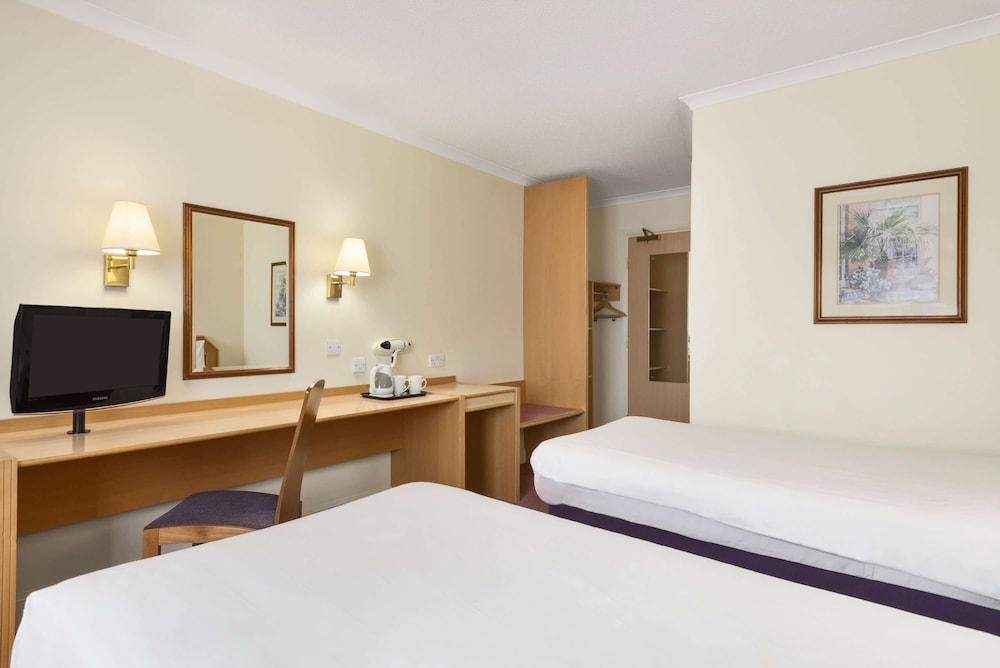 Super 8 by Wyndham Chester East 4/29