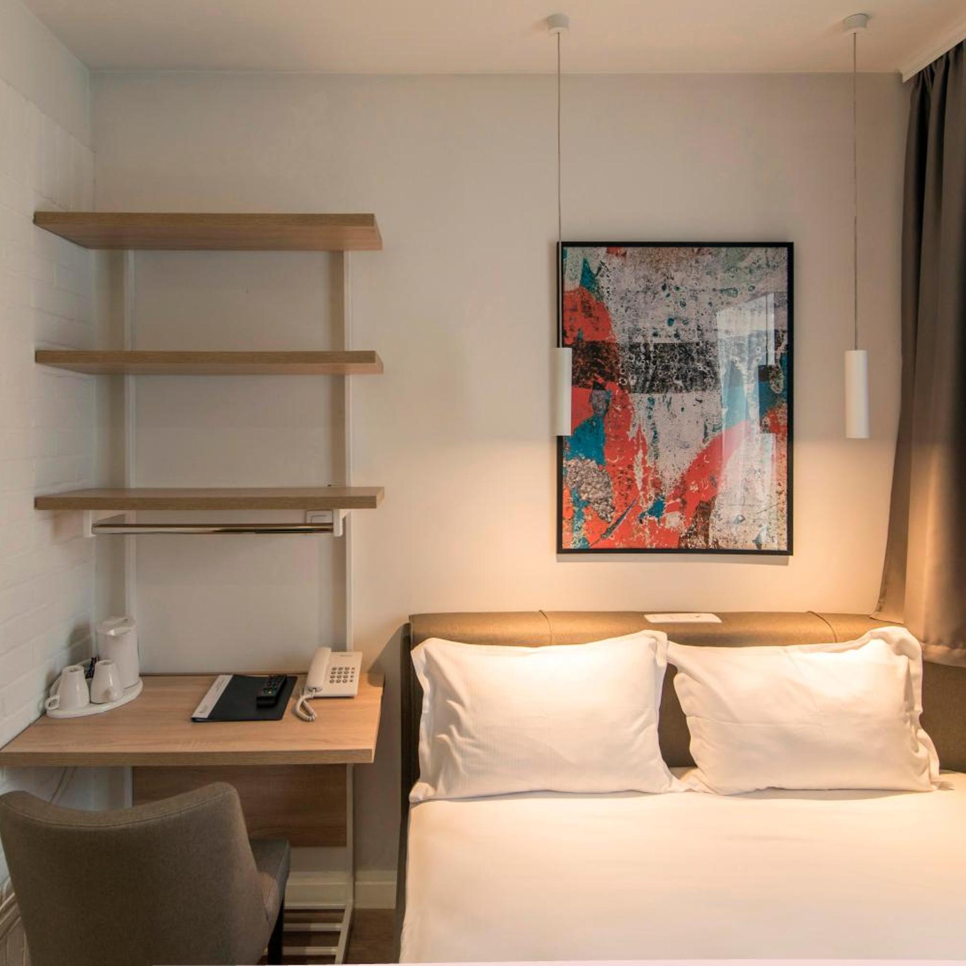 ROOM, DOUBLE BED