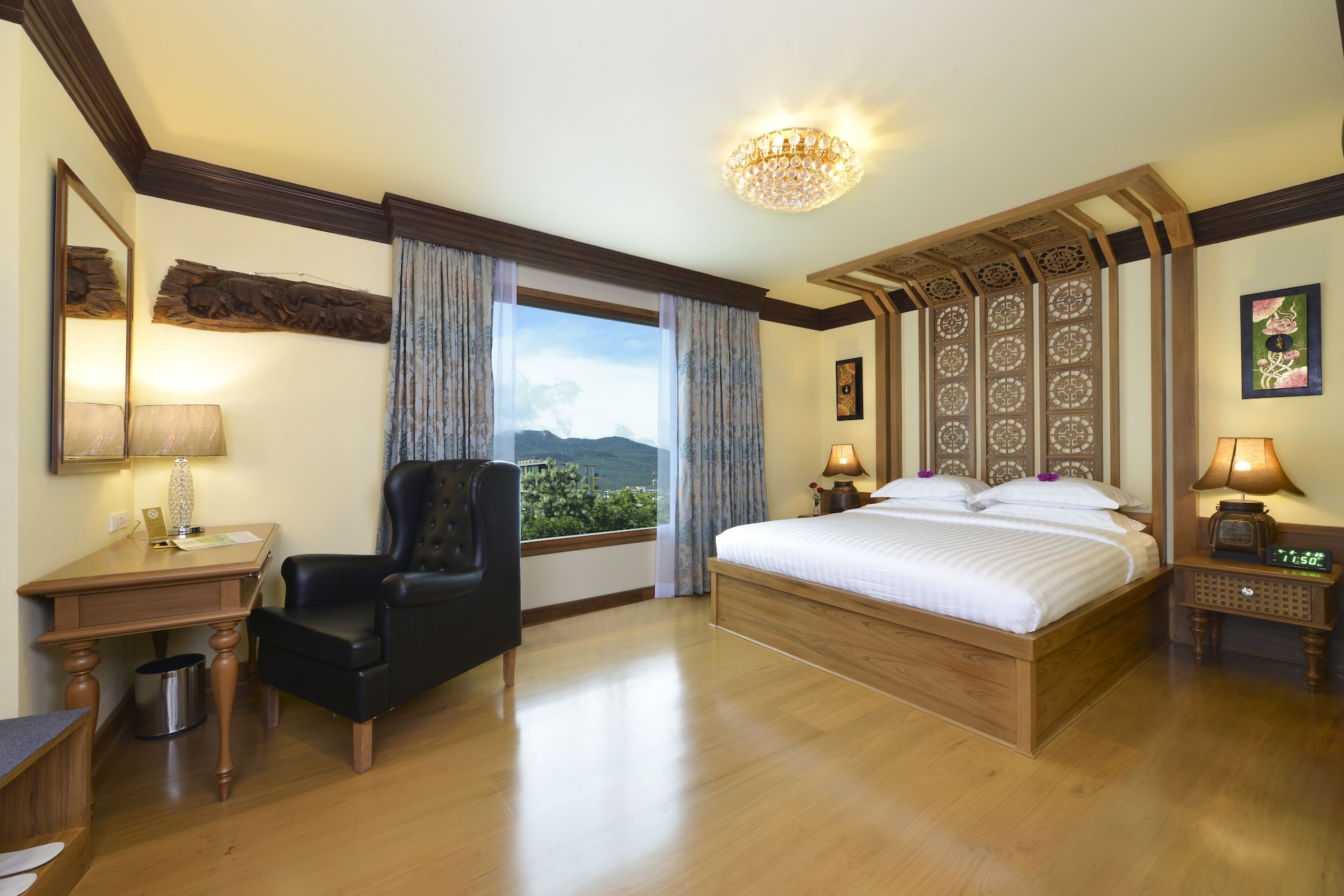 Grand, King Bed