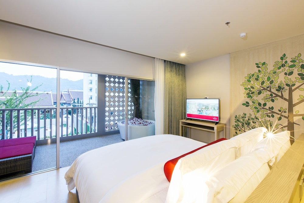 Ramada By Wyndham Phuket Deevana 22/70
