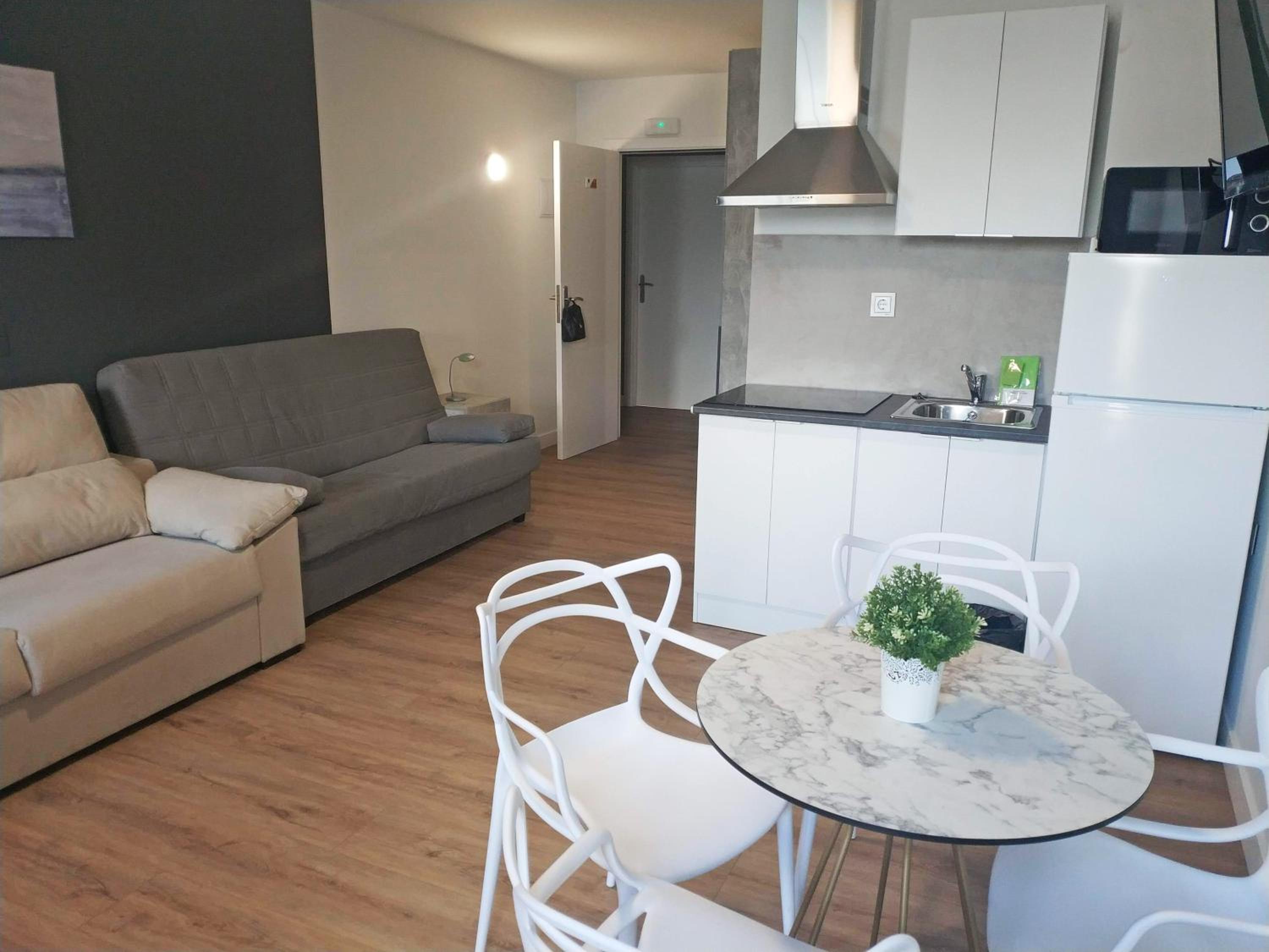 Hi Apartments Santander 3000 7/15