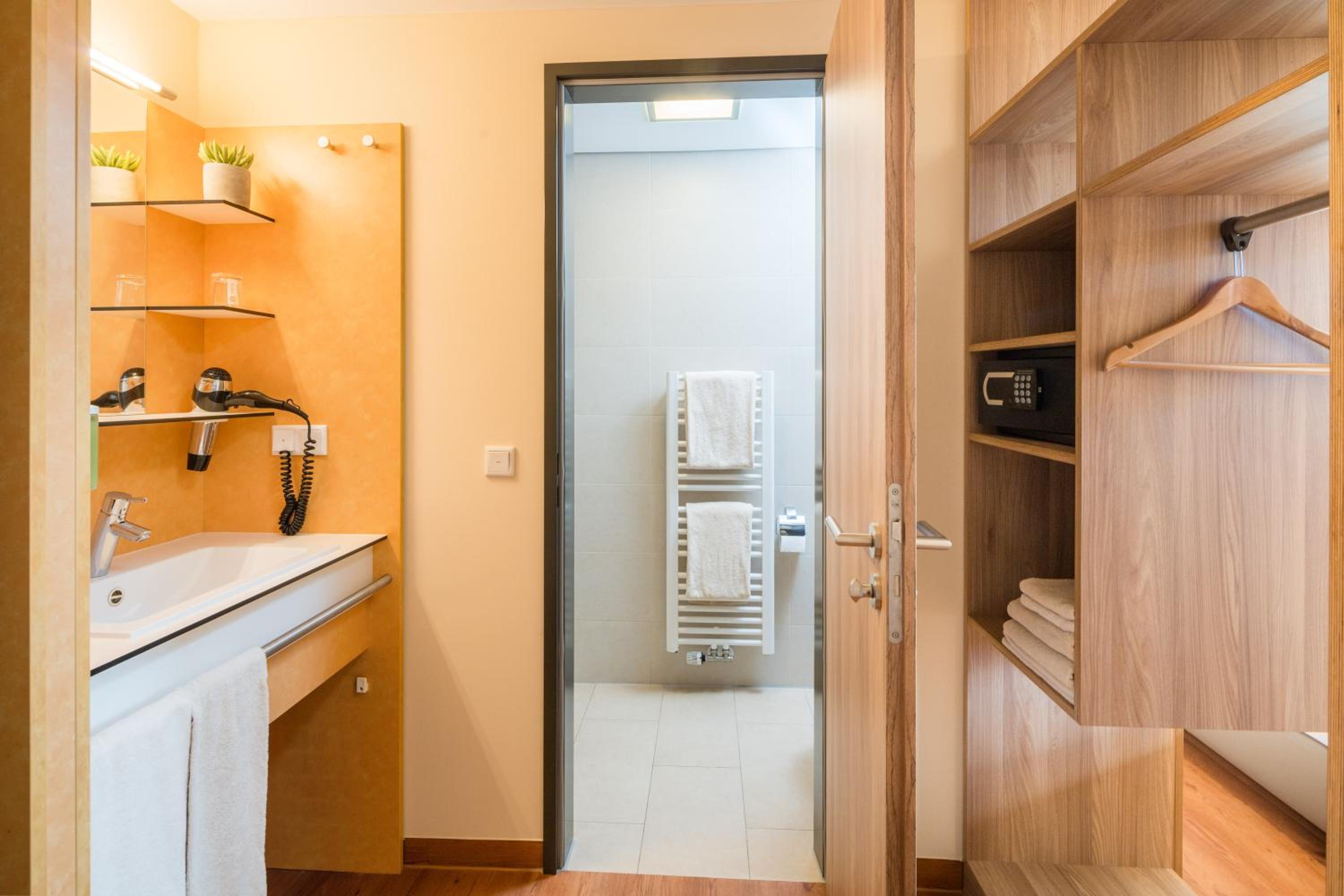غرفة ثلاثية، Hotel Neumarkt 8/8