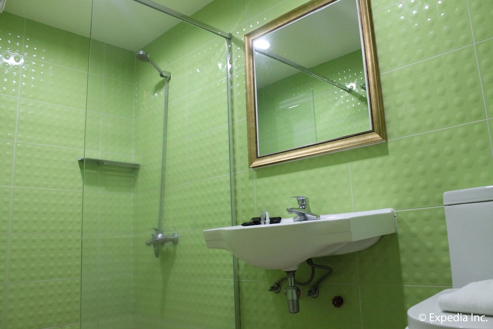 Townhouse Oak Vera Hotel Near Clark International Airport 55/57