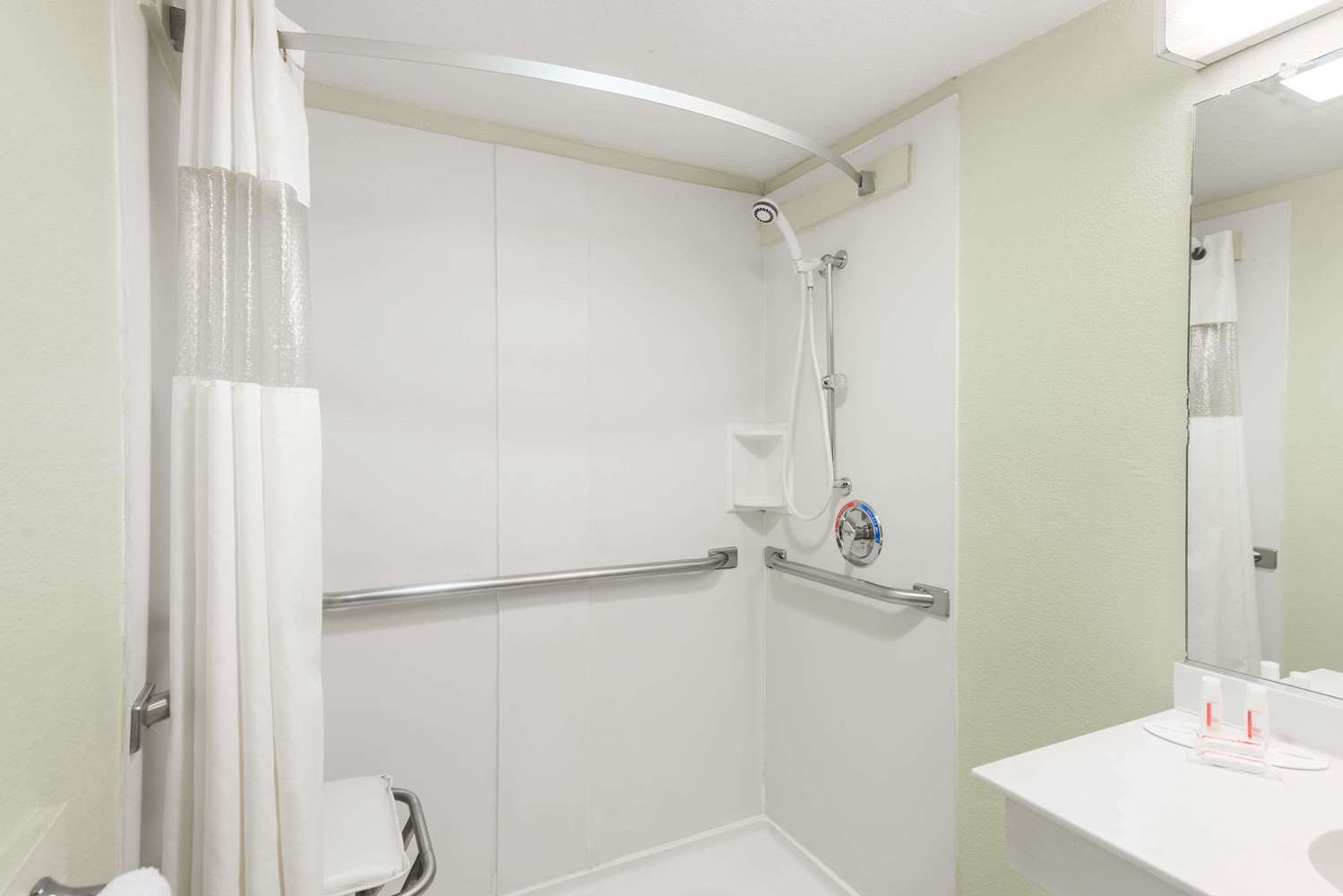 Economy Suites Springfield - I-44 42/43