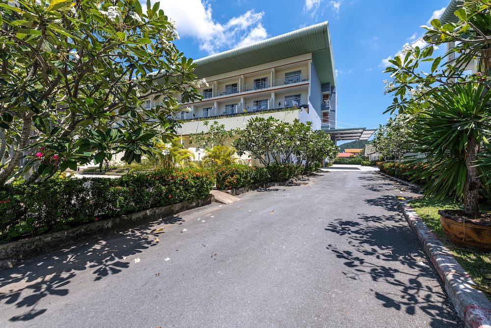 Blue Beach Grand Resort and Spa 42/48