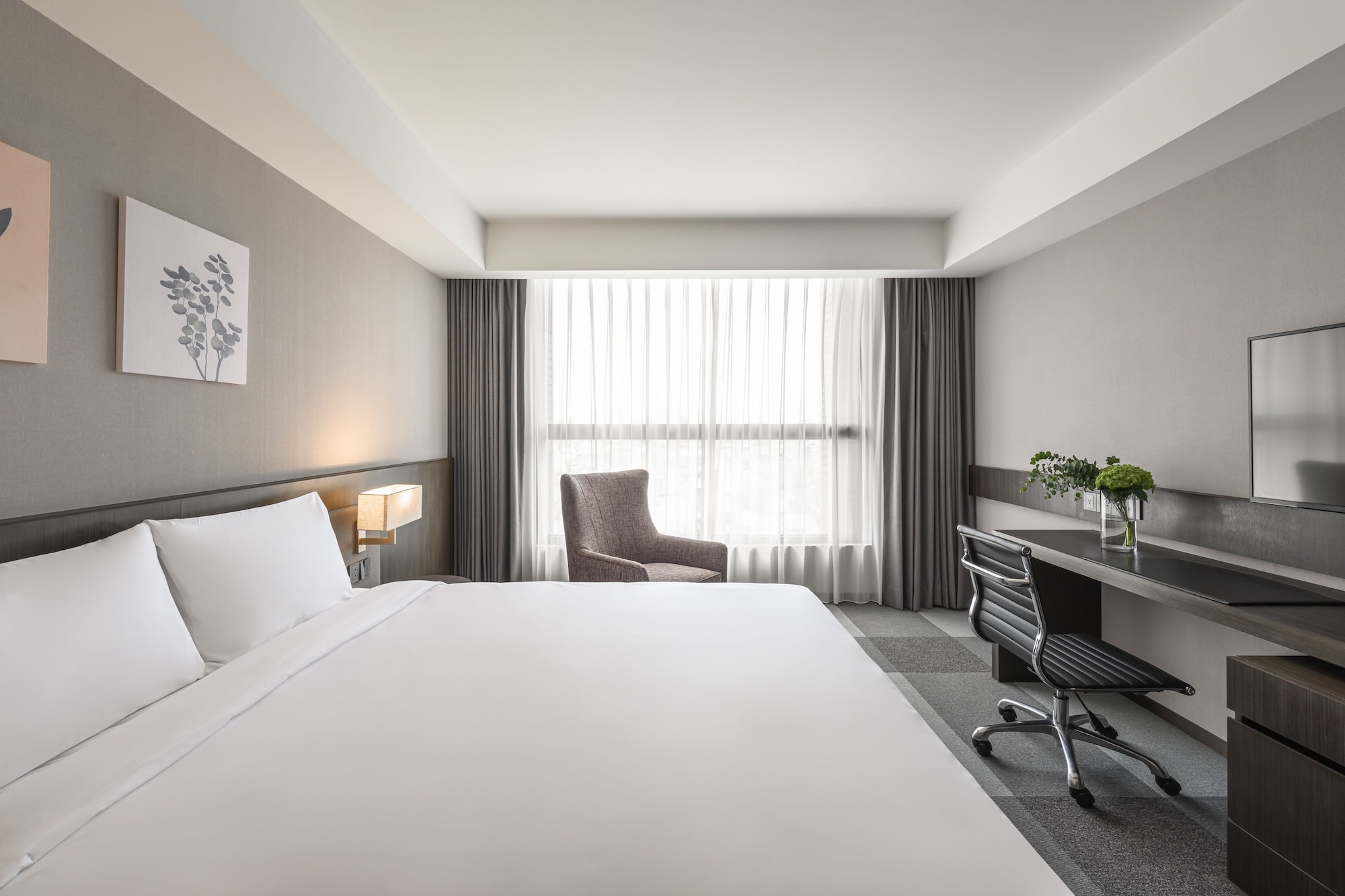 PREMIER, KING BED