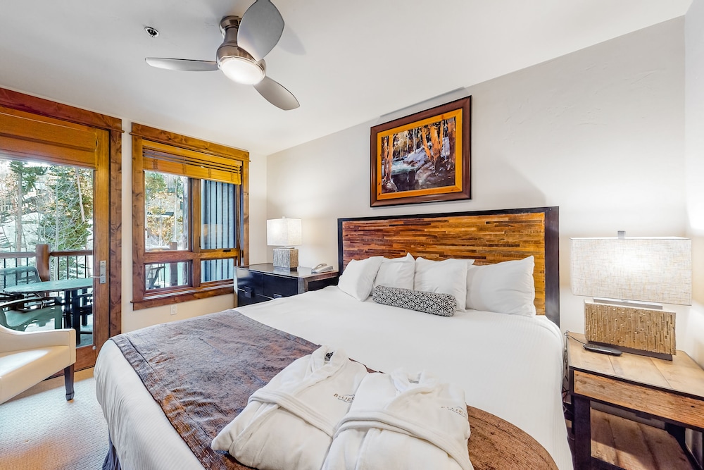 2 Bedrooms, Condo