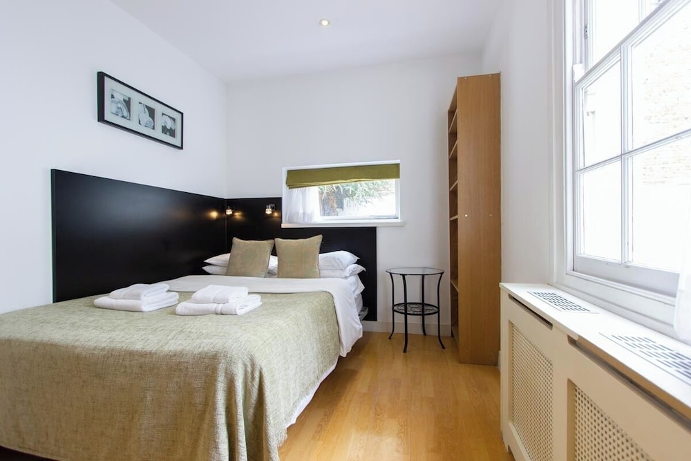 Studios 2 Let North Gower 42/75