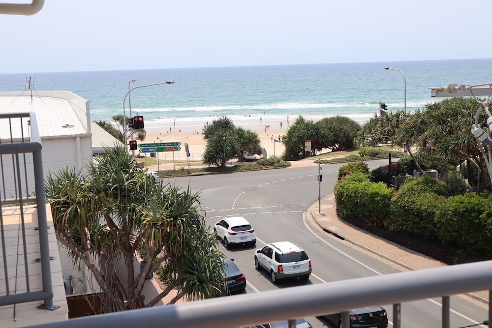 Coolum Beach Resort 54/58