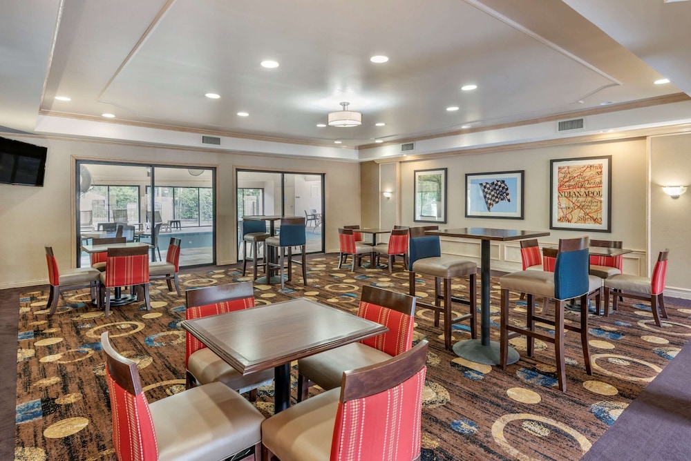 SureStay by Best Western Marion 29/39