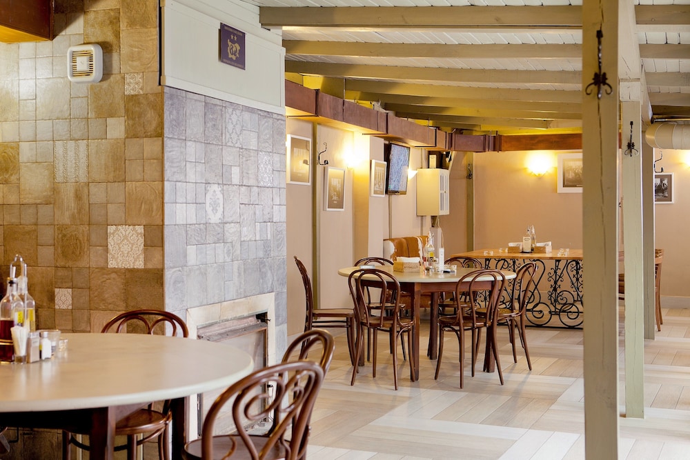 restaurant cafeteria