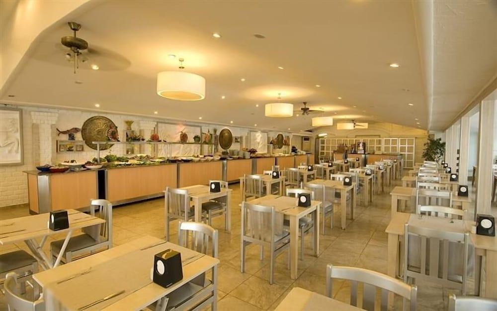 Aquabella Beach Hotel 10/20
