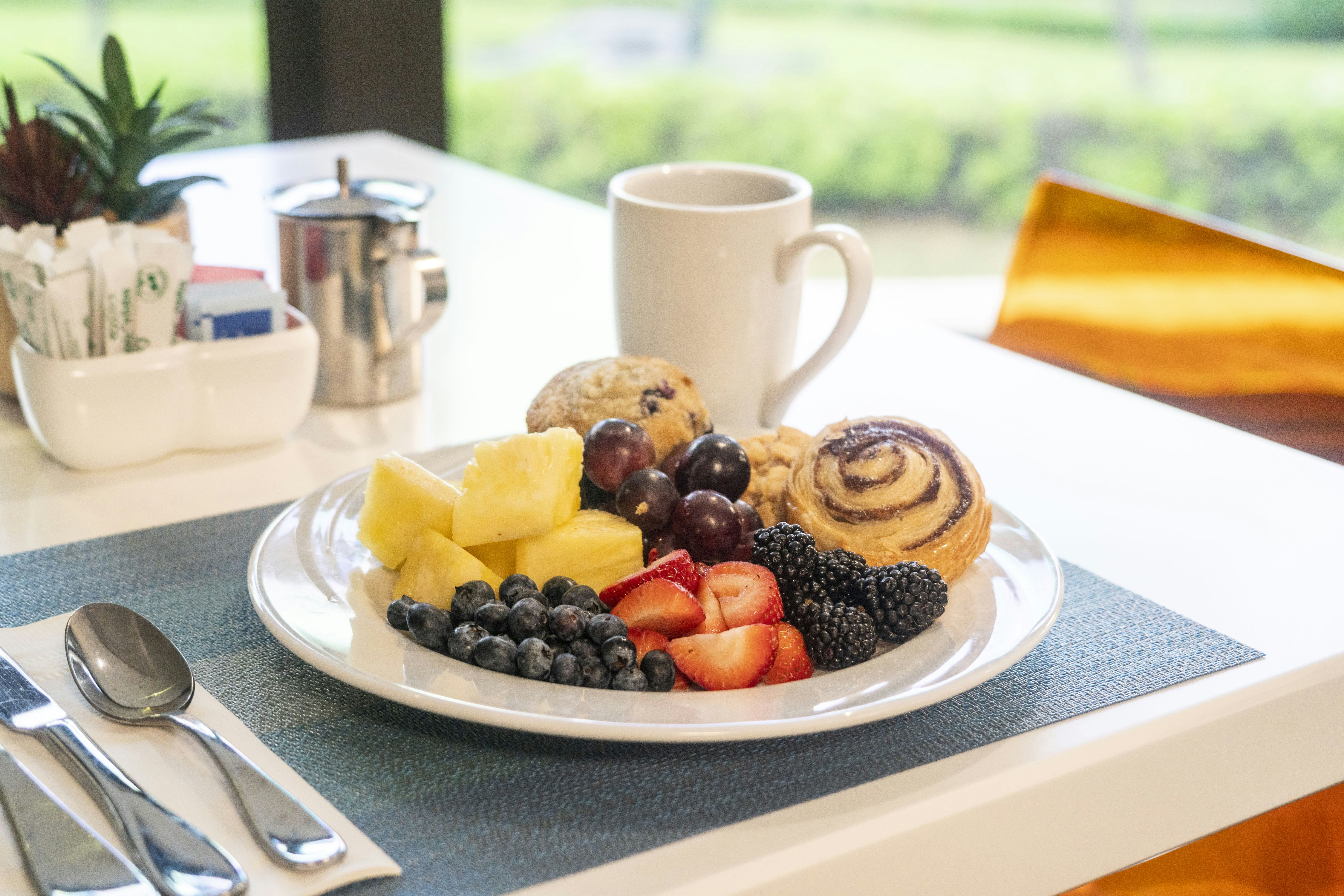 Doubletree By Hilton Alana Waikiki Beach Hotel 50/73