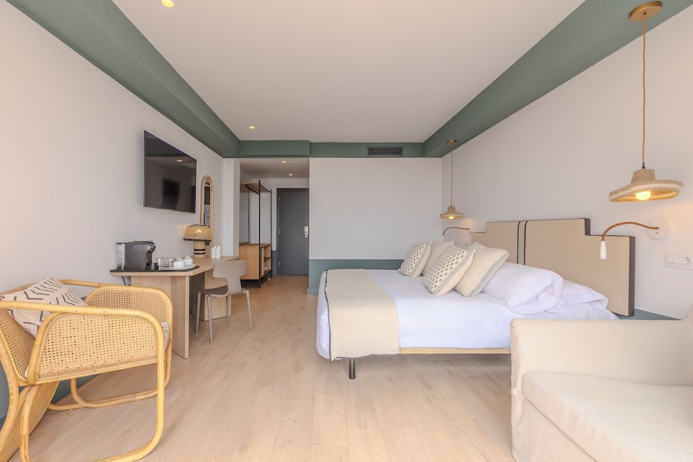 غرفة ثلاثية بسريرين منفصلين بإطلالة على البحر بشرفة مع أريكة، Hotel Soho Boutique Las Vegas 2/6