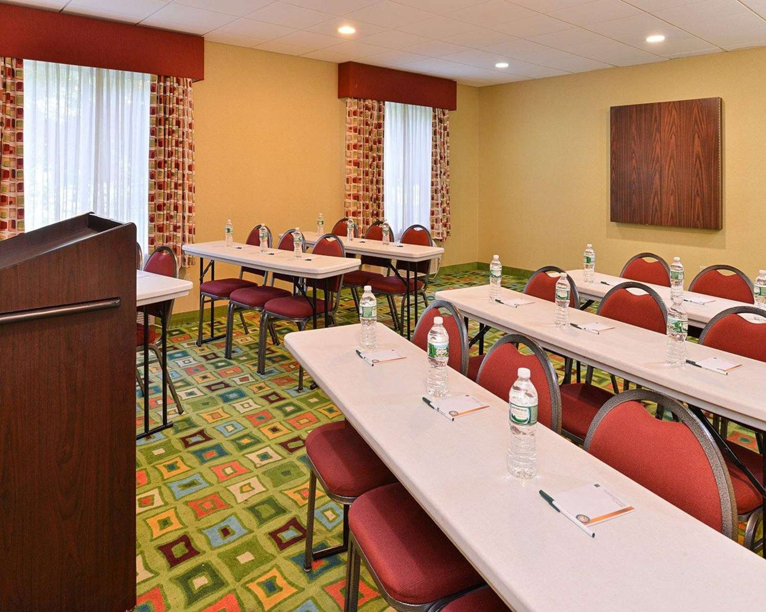 Quality Suites Stratford CT 31/37