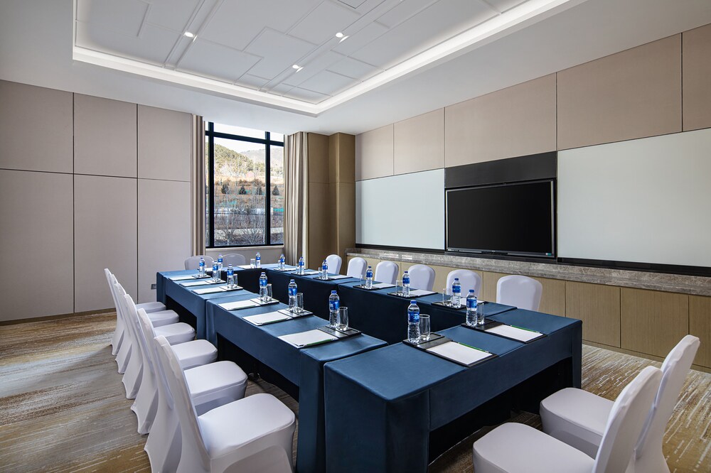 Holiday Inn Express Chengde Park View 46/52